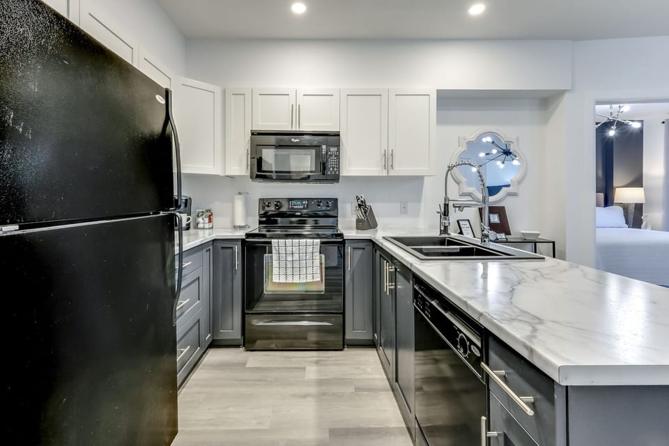 Fully stocked kitchen. Keurig and cookware for easy meal prep. 