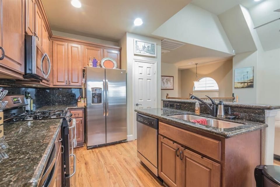 Full kitchen furnished 