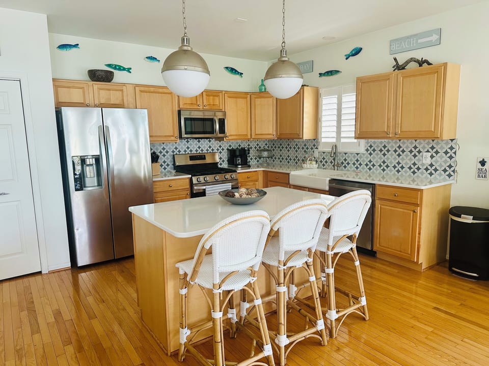 Spacious, updated, well-appointed kitchen
