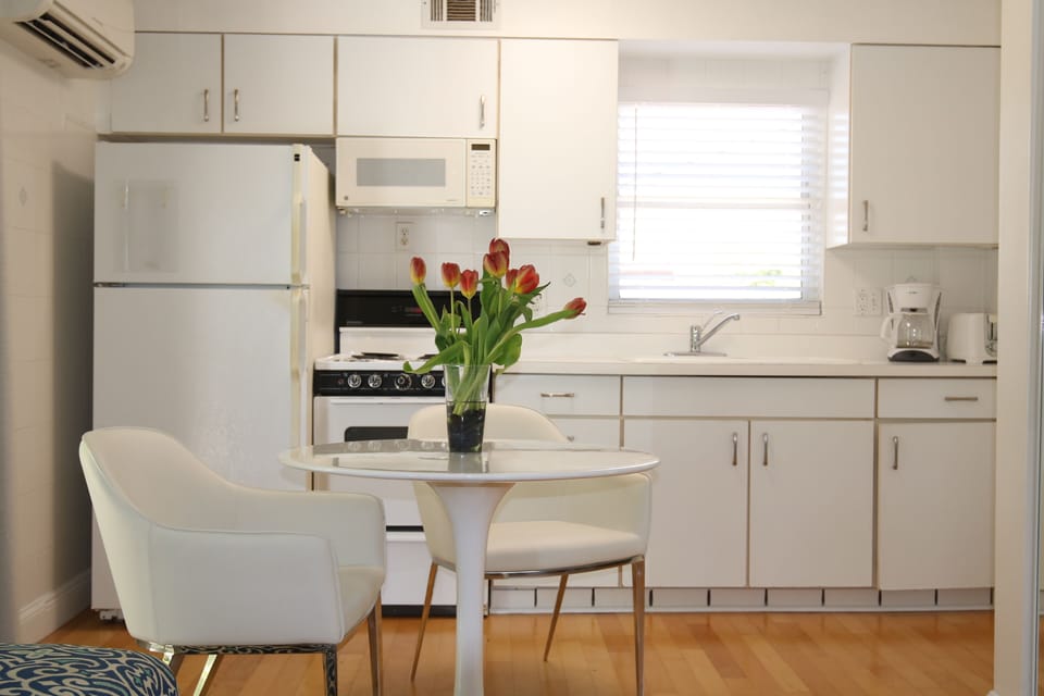 Kitchenette w majority of everything you will need on vacation.