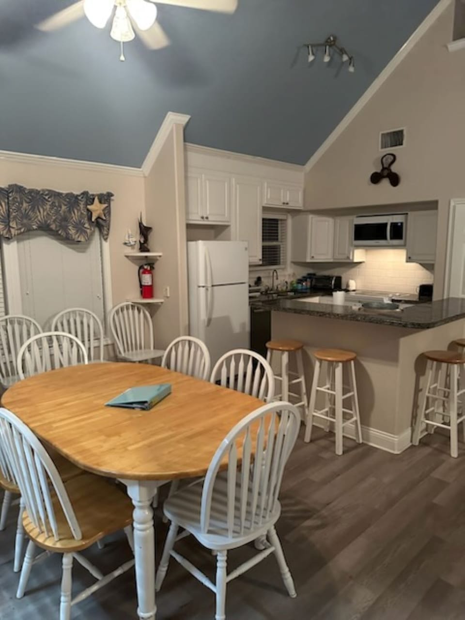 Dining into kitchen