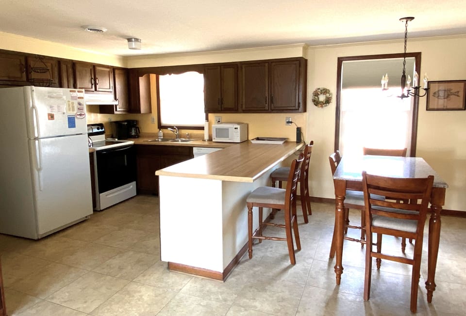 Kitchen/Dining Area

