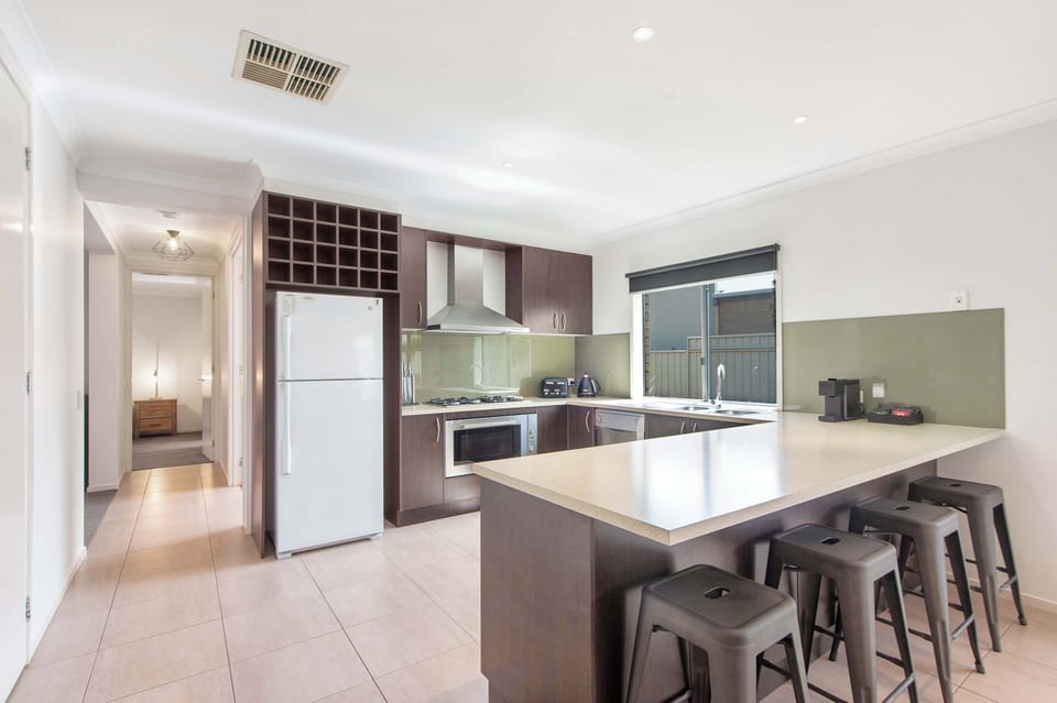 Full kitchen