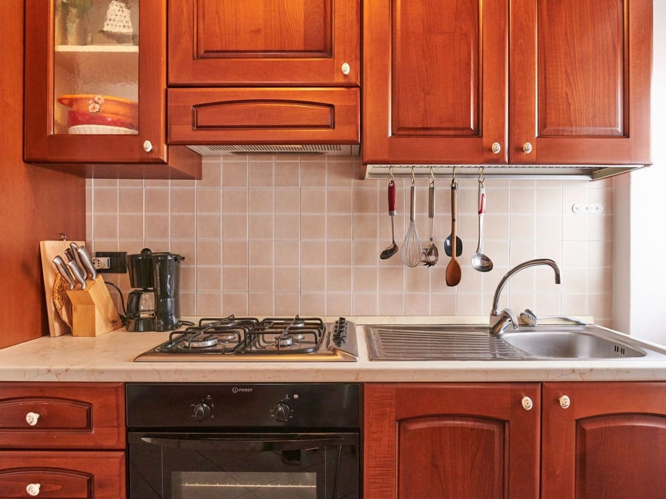 Brown, Cabinetry, Property, Countertop, Sink, White, Kitchen Sink, Kitchen, Kitchen Stove, Wood