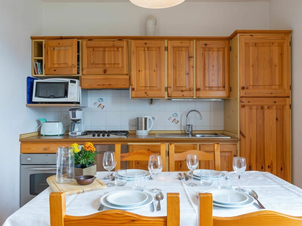 Cabinetry, Countertop, Tableware, Property, Furniture, Tap, White, Sink, Kitchen, Kitchen Appliance