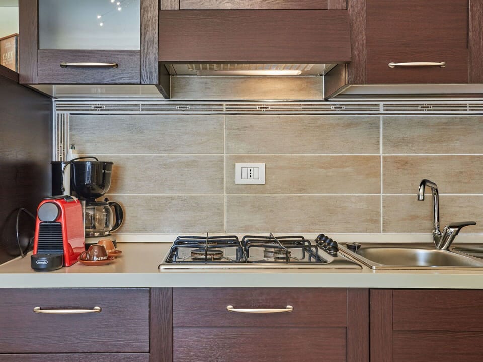Kitchen Sink, Cabinetry, Property, Sink, Countertop, Tap, Wood, Kitchen, Kitchen Stove, Interior Design