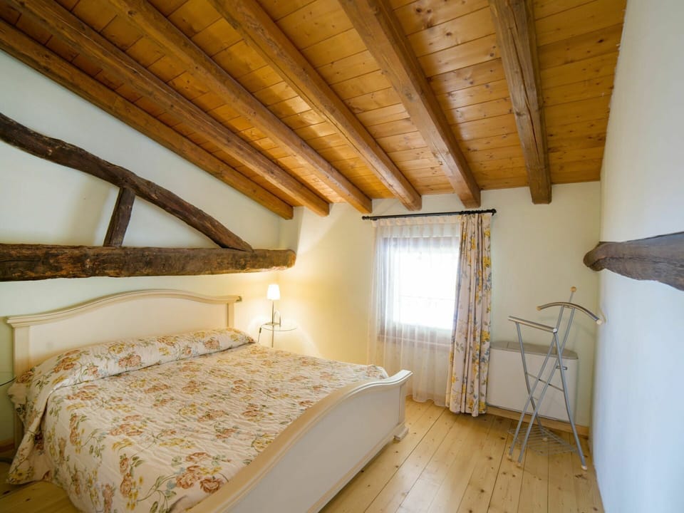 Building, Property, Furniture, Comfort, Wood, Textile, Interior Design, Floor, Window, Shade