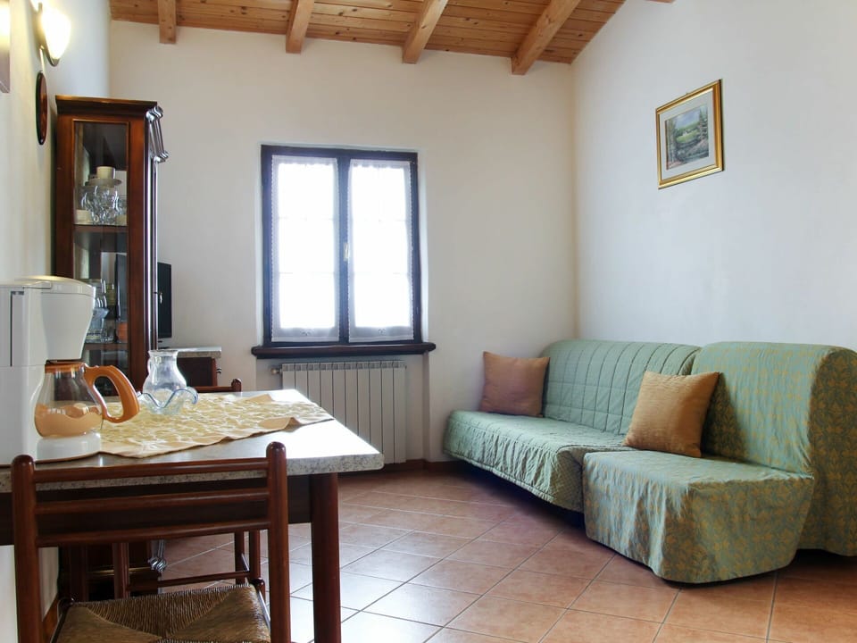 Room, Property, Furniture, Living Room, Interior Design, Building, Floor, House, Table, Wall