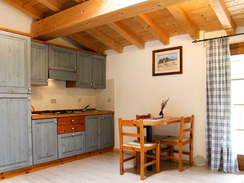 Room, Property, Furniture, Ceiling, Building, Interior Design, Kitchen, House, Beam, Cabinetry