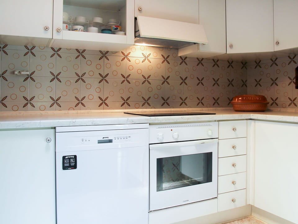 Countertop, Room, Property, Kitchen, Cabinetry, Tile, Furniture, Major Appliance, Kitchen Appliance, Home Appliance