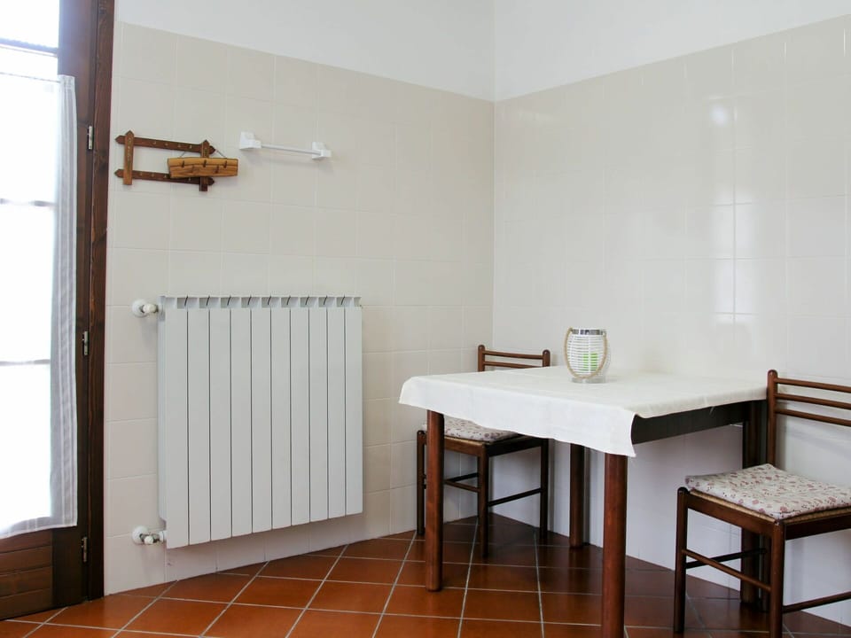 Room, Furniture, Floor, Property, Interior Design, Tile, House, Building, Wall, Table