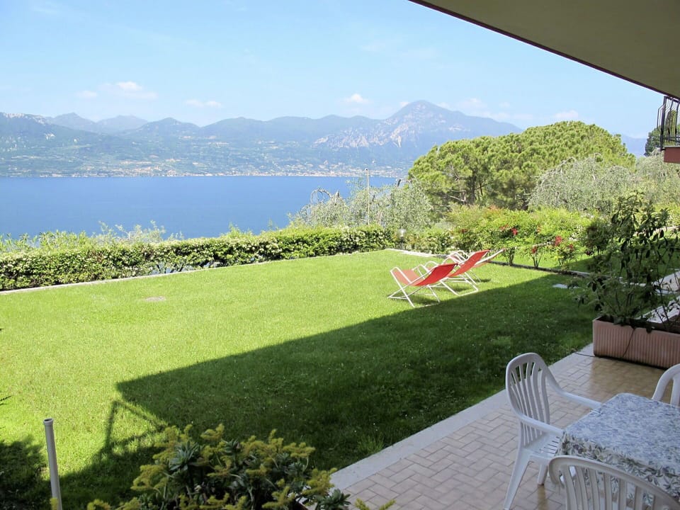 Property, Natural Landscape, Grass, Real Estate, Lawn, House, Land Lot, Mountain, Building, Landscape