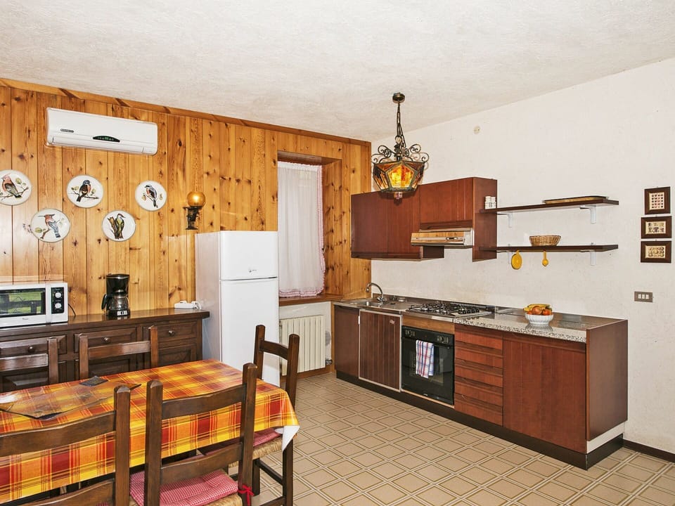 Room, Property, Furniture, Interior Design, Kitchen, Building, Cabinetry, Yellow, House, Countertop