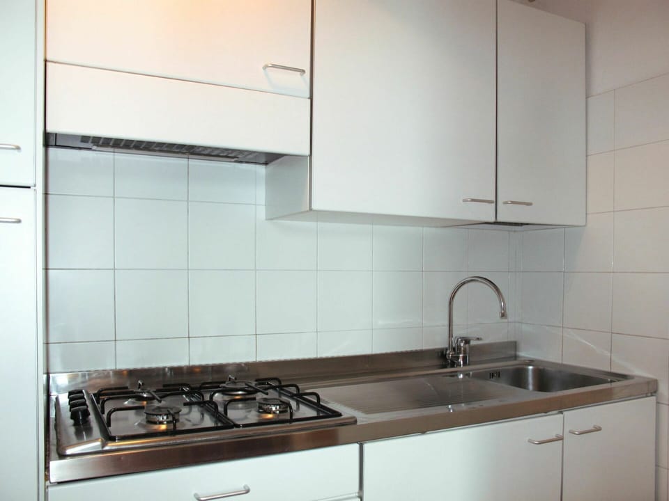 Kitchen Sink, Countertop, Sink, Cabinetry, Tap, Property, Plumbing Fixture, Kitchen, Wood, Building