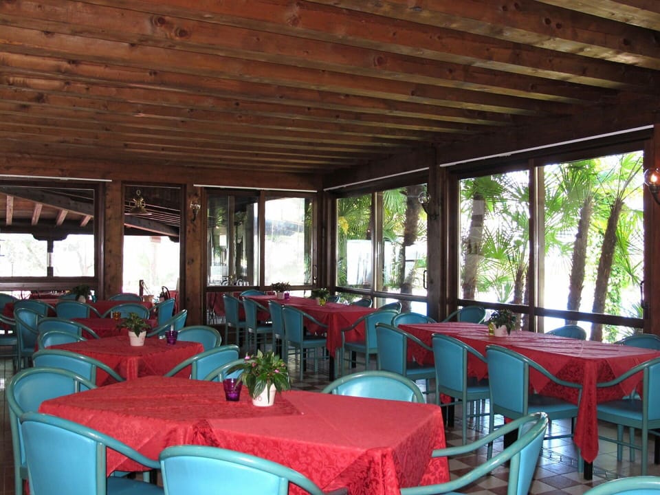 Table, Furniture, Window, Chair, Interior Design, Shade, Leisure, Real Estate, Tree, Event