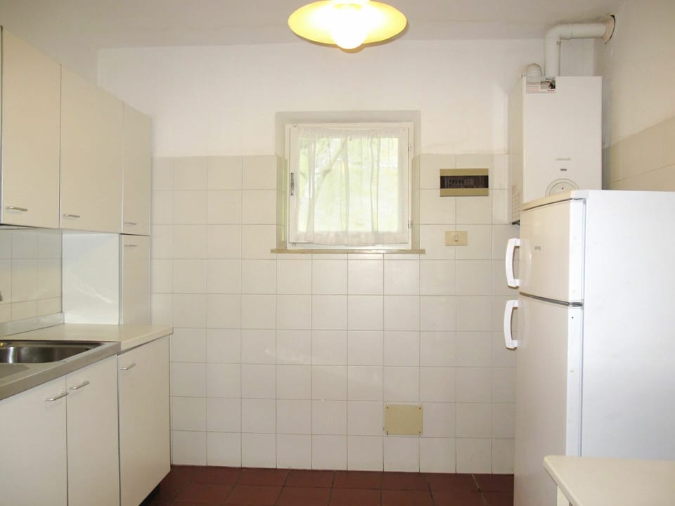 Building, Cabinetry, Kitchen Sink, Lighting, Yellow, Interior Design, Sink, Architecture, Flooring