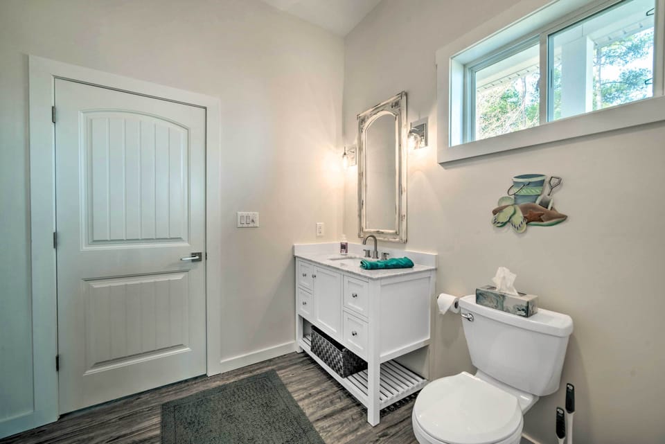 Half Bathroom | 1st Floor