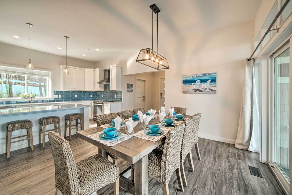 Dining Space | Dishware/Flatware | 1st Floor
