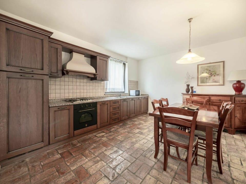 Brown, Furniture, Picture Frame, Cabinetry, Countertop, Property, Interior Design, Kitchen Stove, Wood, Table