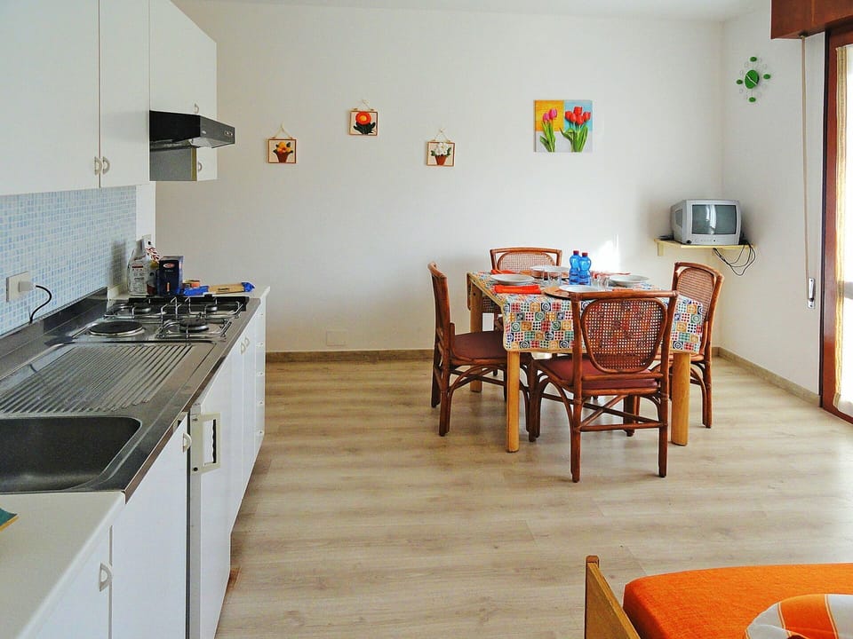 Room, Property, Furniture, Floor, Kitchen, Building, Interior Design, Dining Room, House, Real Estate