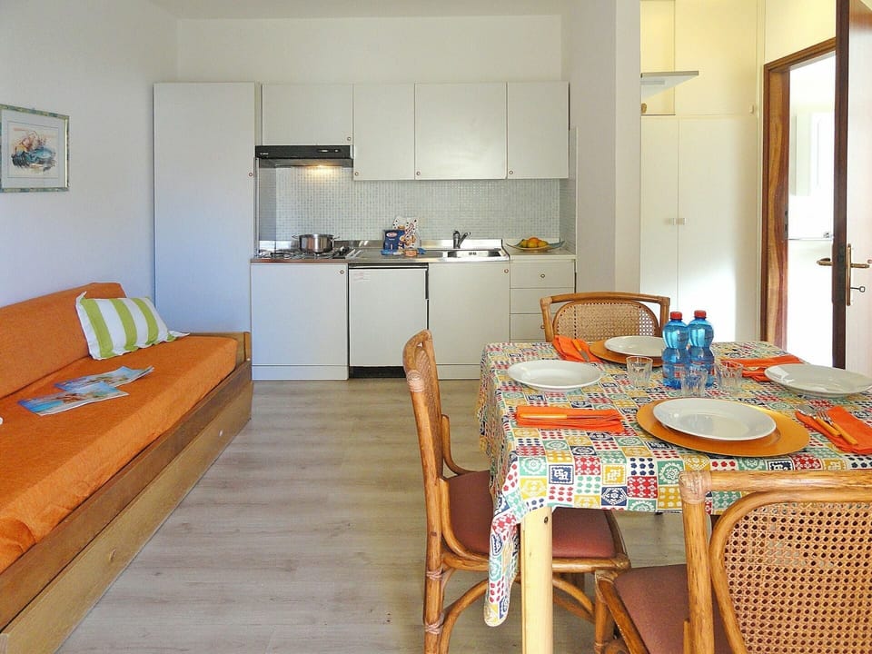 Room, Furniture, Property, Table, Interior Design, Building, Floor, House, Dining Room, Real Estate