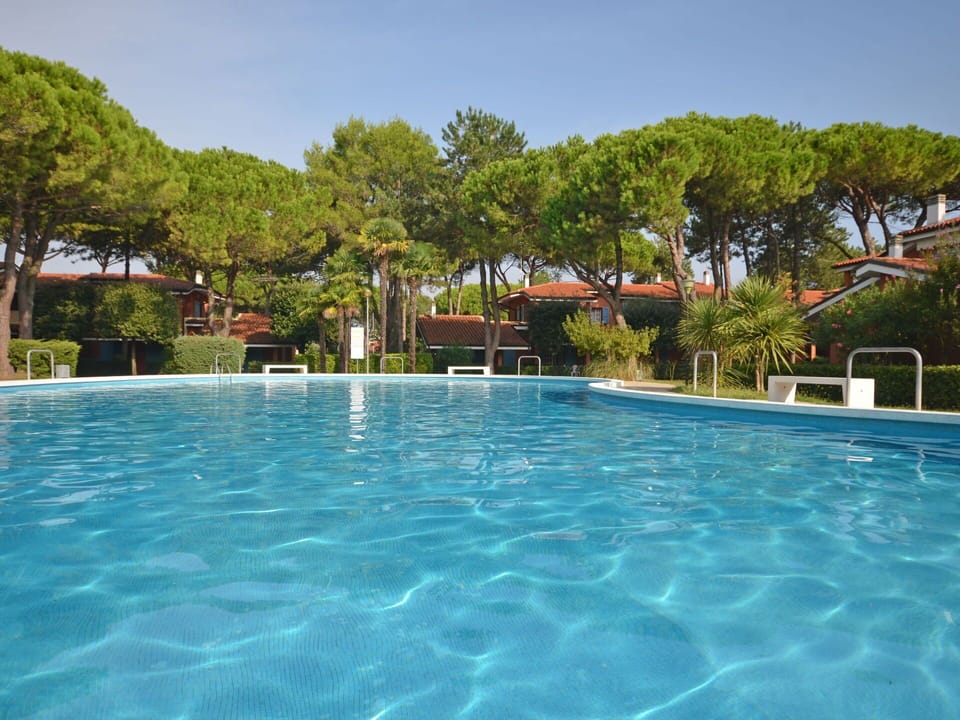 Water, Sky, Plant, Swimming Pool, Tree, House, Building, Seaside Resort, Outdoor Furniture, Arecales