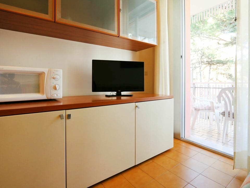 Furniture, Room, Property, Building, Interior Design, Cabinetry, House, Material Property, Floor, Architecture