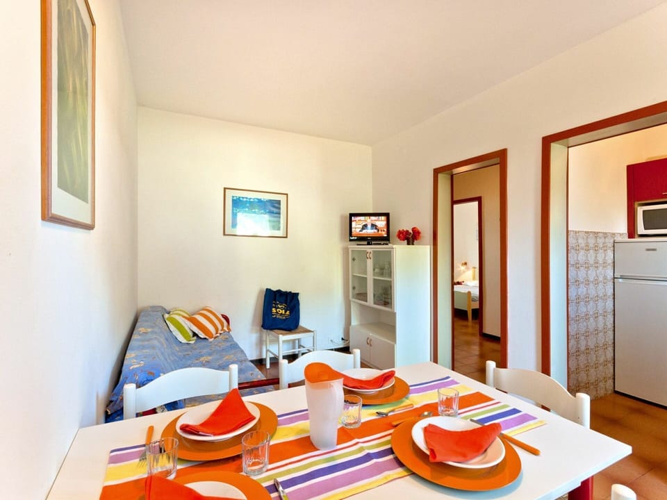 Room, Orange, Furniture, Interior Design, Property, Table, Building, Dining Room, Living Room, House