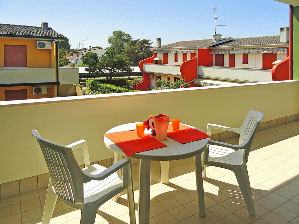 Table, Furniture, Building, Sky, Property, Window, Chair, Outdoor Table, Outdoor Furniture, Wood