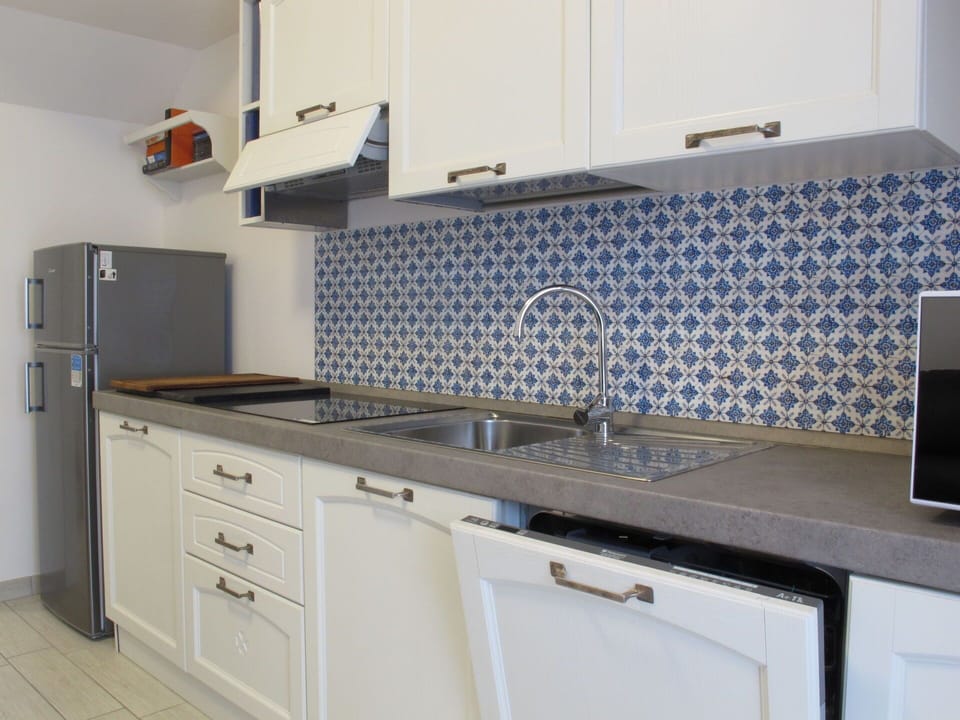 Kitchen, Countertop, Flooring, Interior Design, Cabinetry, Kitchen Sink, Tap, Sink, Floor, Plumbing Fixture