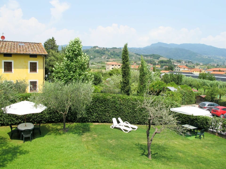 Property, Grass, Real Estate, House, Tree, Land Lot, Building, Hill Station, Rural Area, Residential Area