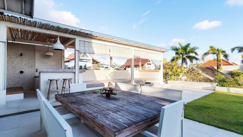 Terrace & Outdoor Dining Area