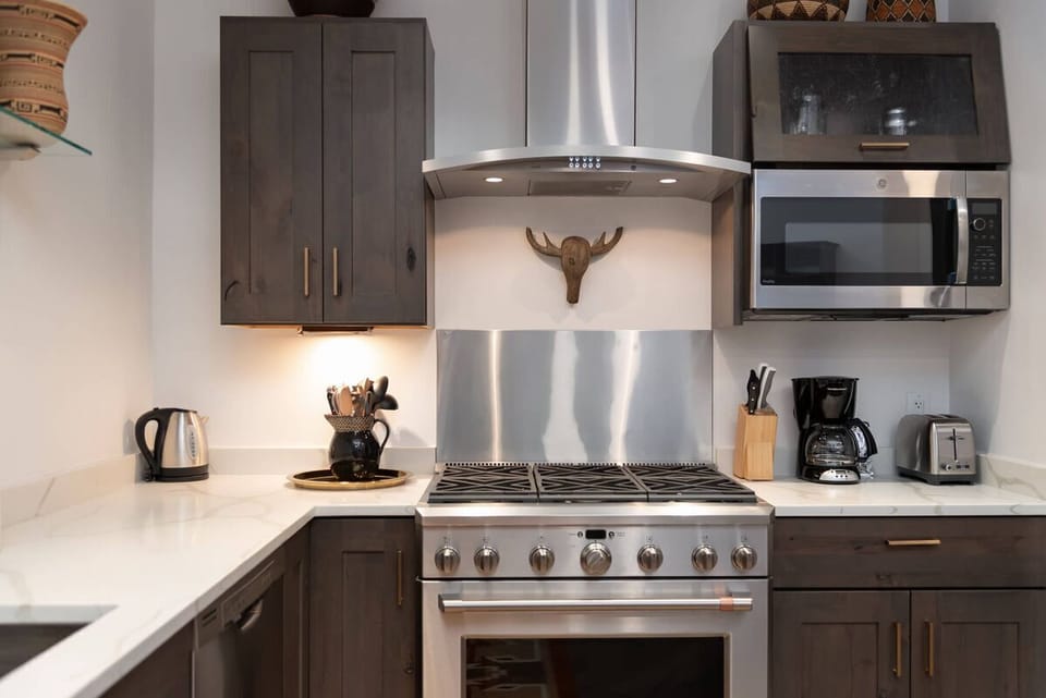 Six burner gas stove in the modern kitchen
