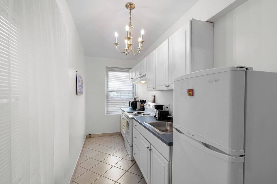 Functional and well-stocked kitchen with all the essentials to make you feel at home