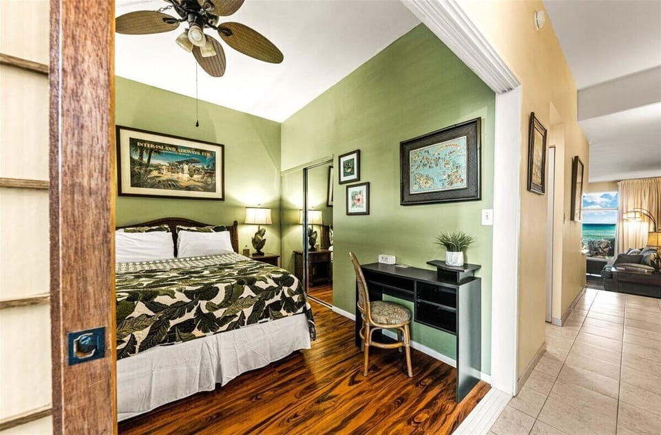 Master bedroom decorated with Hawaiian inspired themes