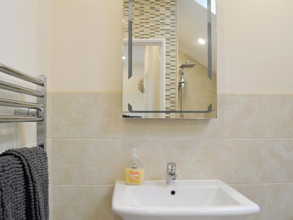 Shower room | Dutch Barn One - Ymwlch Barns, Ymwlch, near Porthmadog