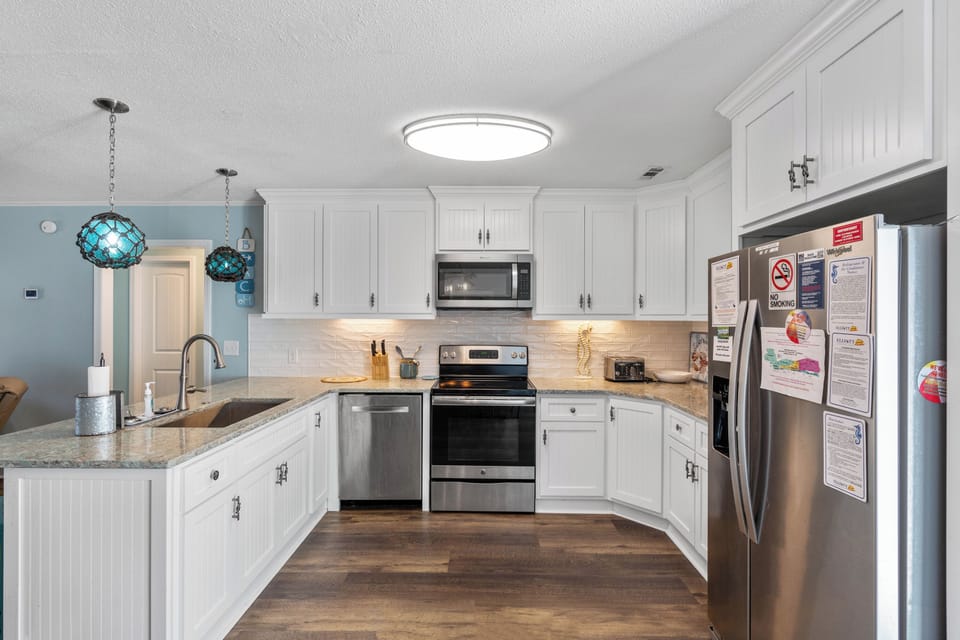 All modern appliances to make meal preparation a breeze.