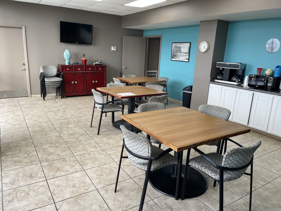 Break room to gather and visit with other guests.