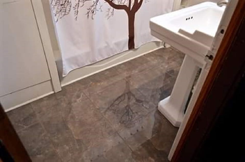 1st floor bathroom 