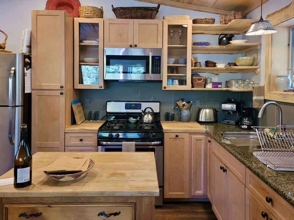 Full kitchen...