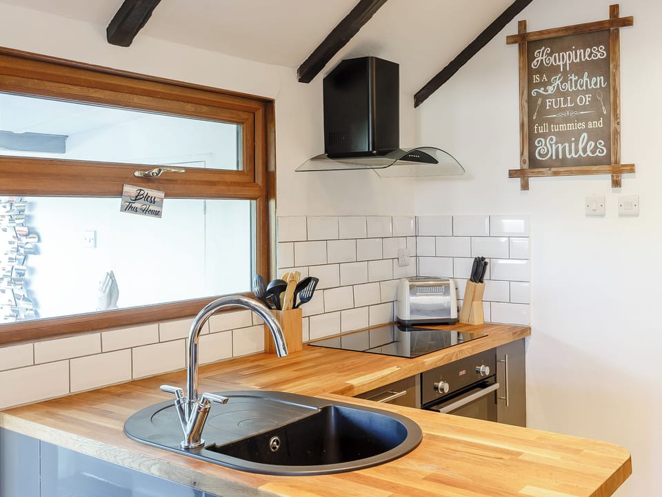 Kitchen | Serenity Sands - Blue Waters Apartments, Goodrington, near Paignton