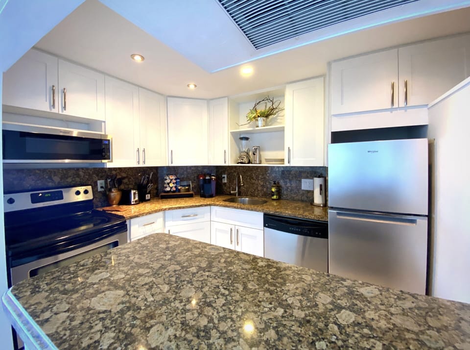 Full kitchen