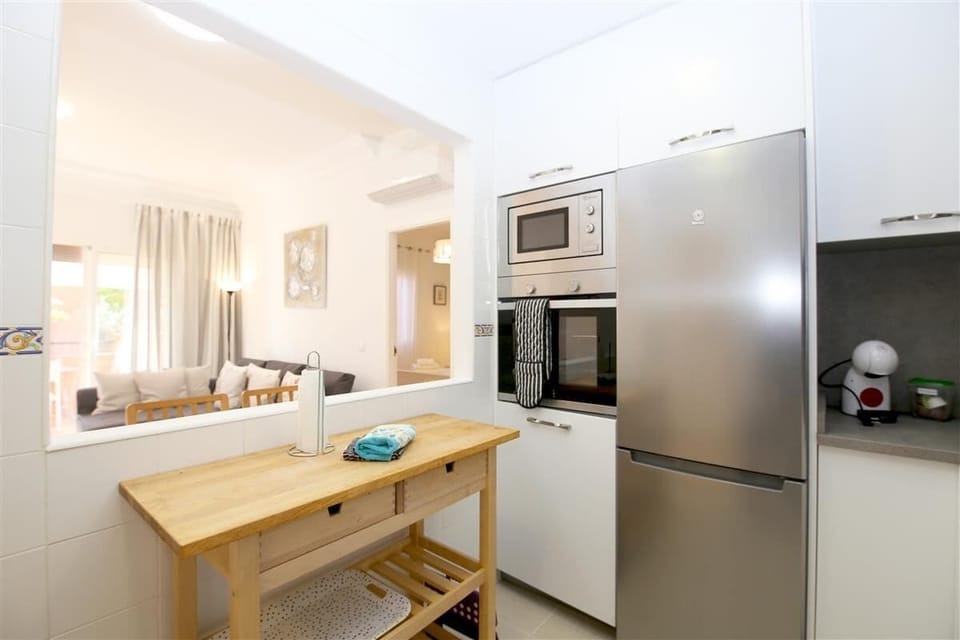 Another picture of the half-open kitchen from a different angle