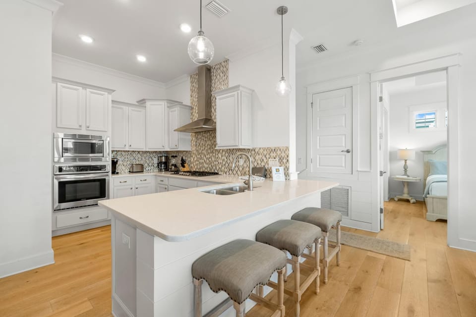 Kitchen with Breakfast Bar