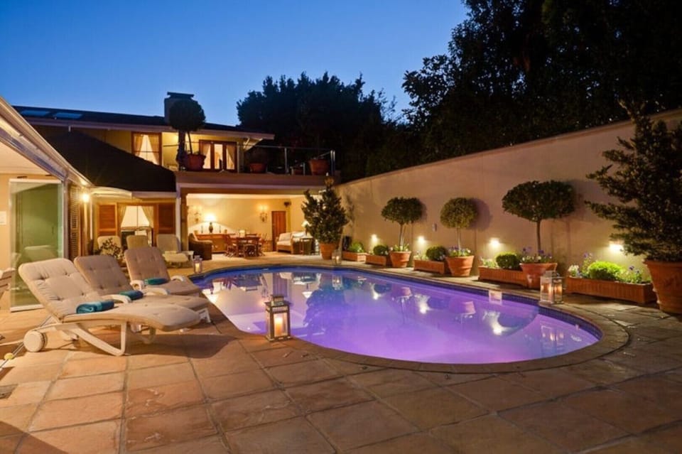 Large Solar Heated Pool Ideal for Entertaining.