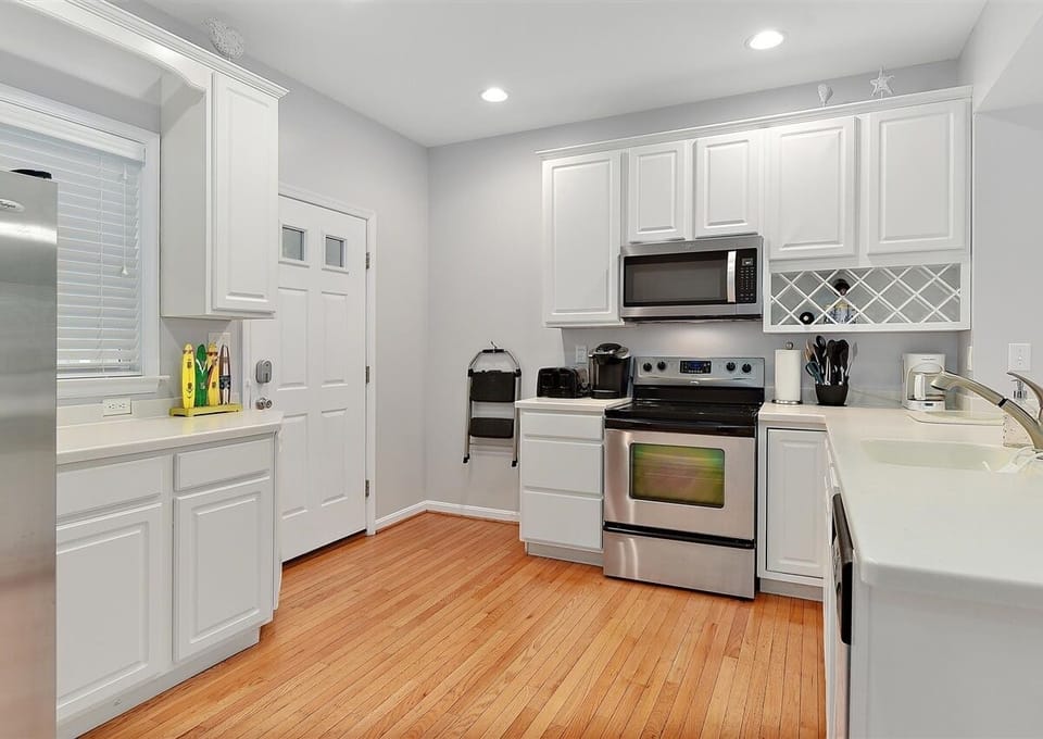 Full-Size Kitchen