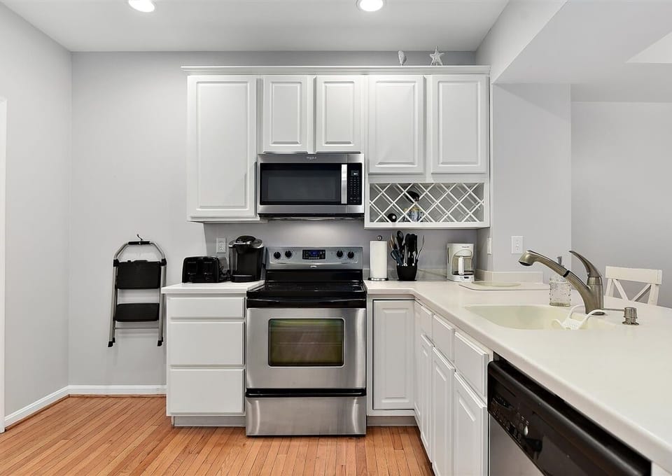 Full-Size Kitchen