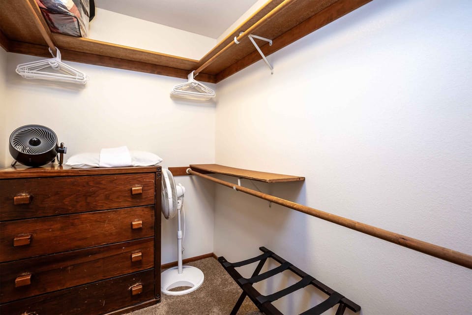 Ensuite King Bedroom 2 Closet - Main Level