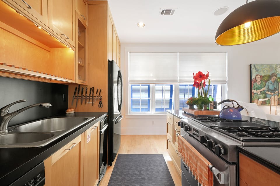 KITCHEN ALERNATE VIEW
