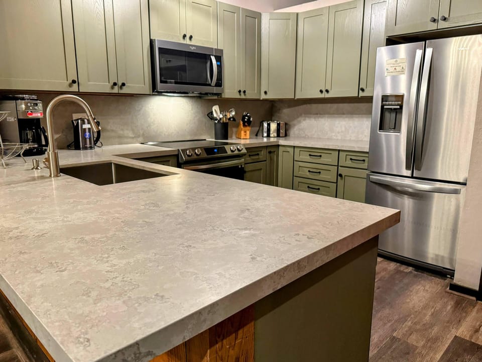 Brand new kitchen November 2023! New stainless steel appliances.